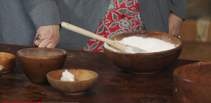 Minut Michif : Comment faire de la galette avec Paulette Duguay | YouTube