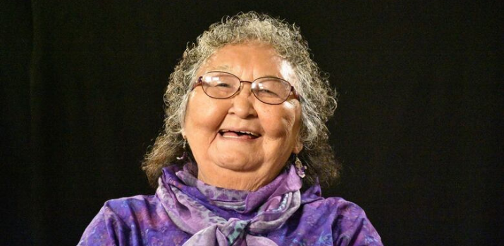 Two generations find creative ways to teach Inuvialuktun during pandemic | CBC News