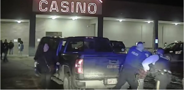 Une caméra de bord montre l’arrestation violente d’un chef autochtone en Alberta | TVA Nouvelles