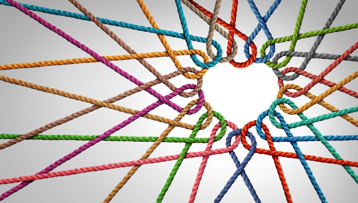 intertwined ropes make a heart shape
