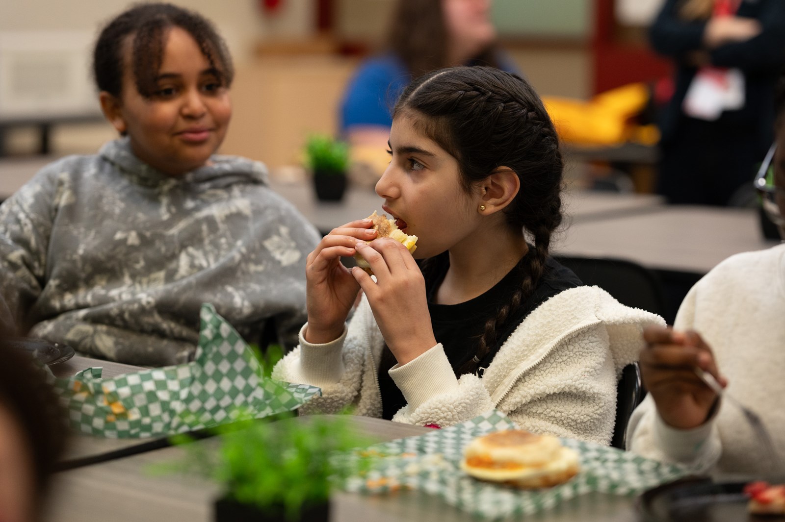 Manitoba Egg Farmers representatives visit Lavallee School.