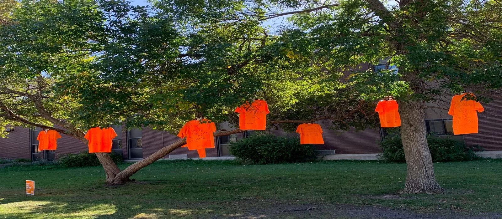 Bonjour, On Friday, September 27th, all classes at École Henri-Bergeron summarized their week of learning about Truth and Reconciliation by co-creating two messages written on real orange t-shirts. E...