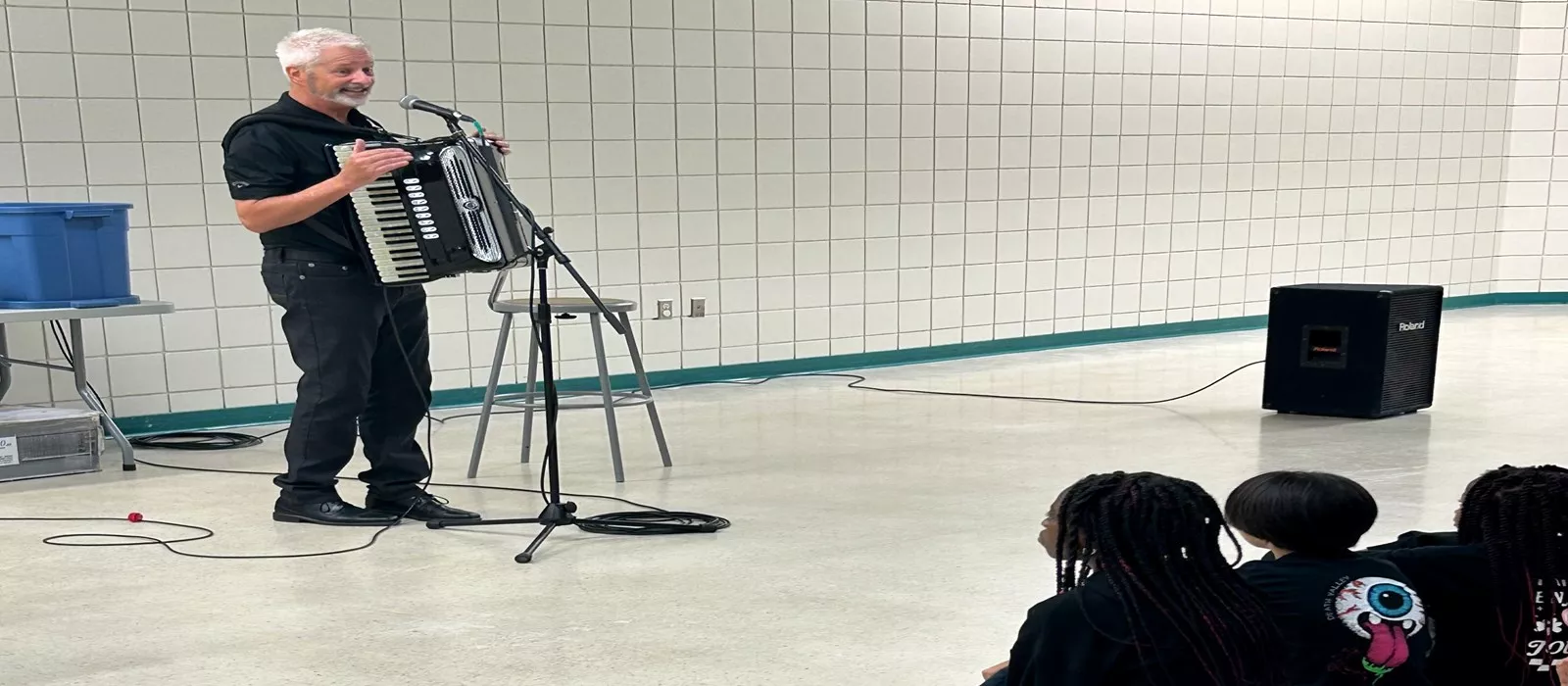 Students were regaled by M. Mousseau on the accordion this morning.  He played Franco-Canadian favorites for students in grades 4-6.  Quel plaisir!